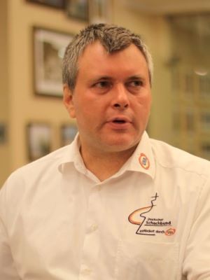Игорь Хенкин