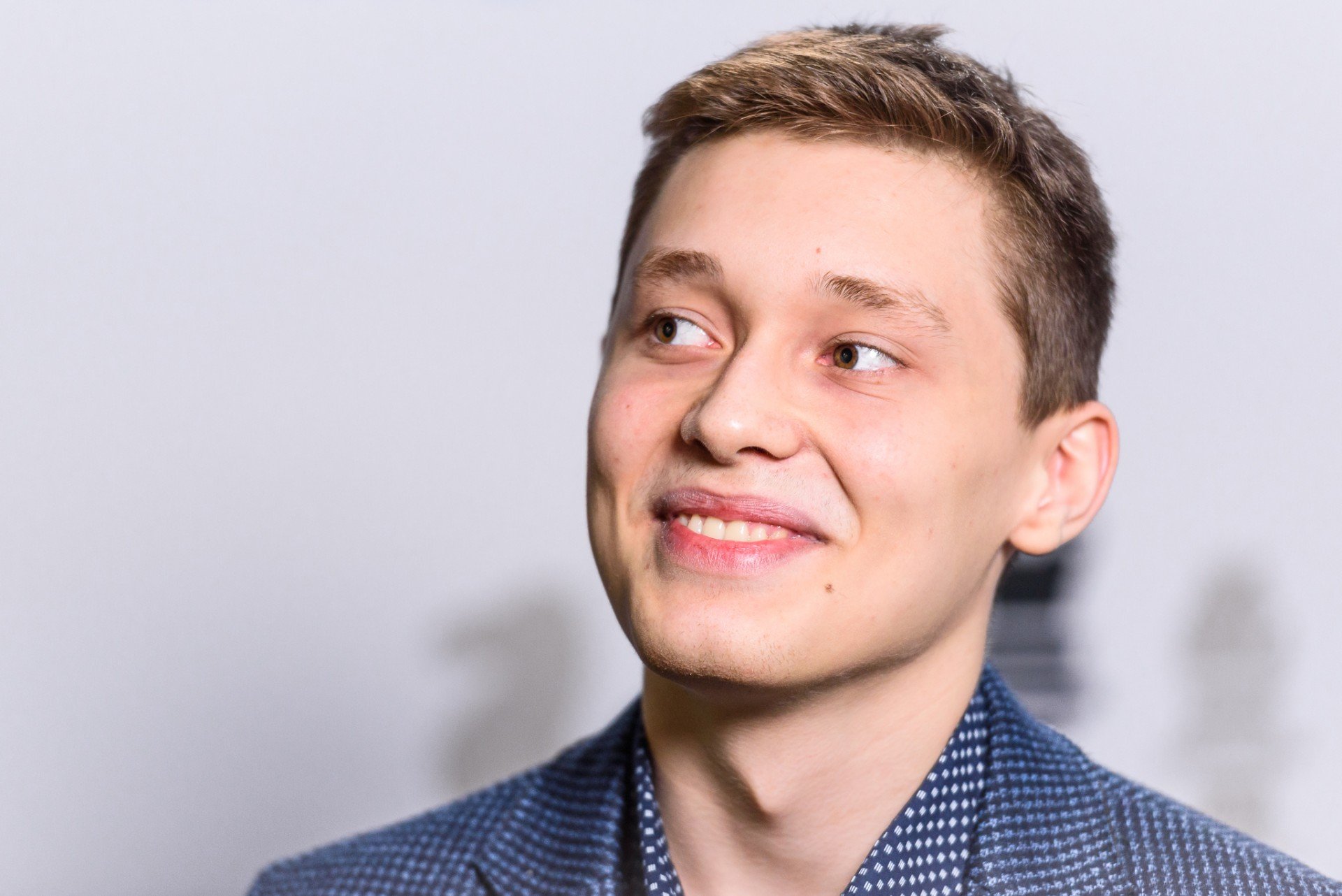 Магнус карлсен шахматист. Есипенко шахматист. Максоун шахматист. 18 шахматист. Школа шахмат максоуна.