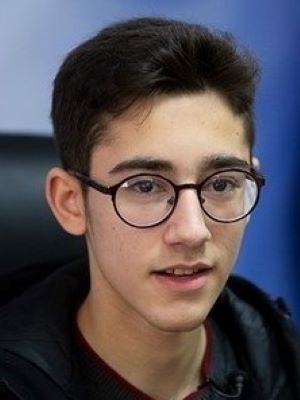 Арьян Голами