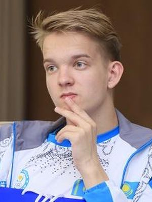 Денис Махнев